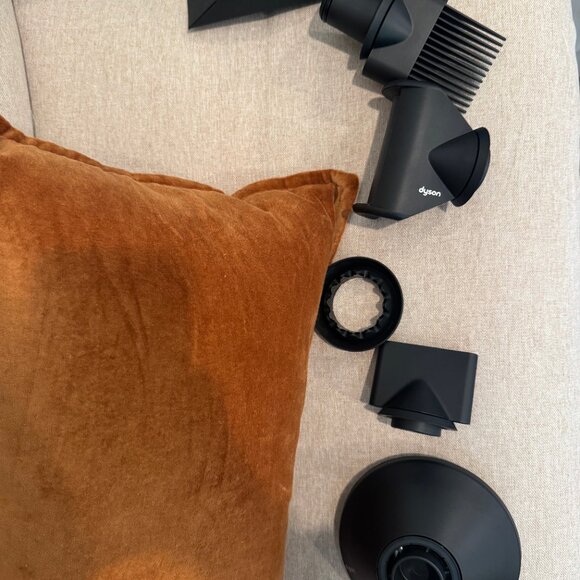 Dyson Supersonic Hair Dryer (5 Attachments) – Brand New in Box - Ships Today - Picture 15 of 15